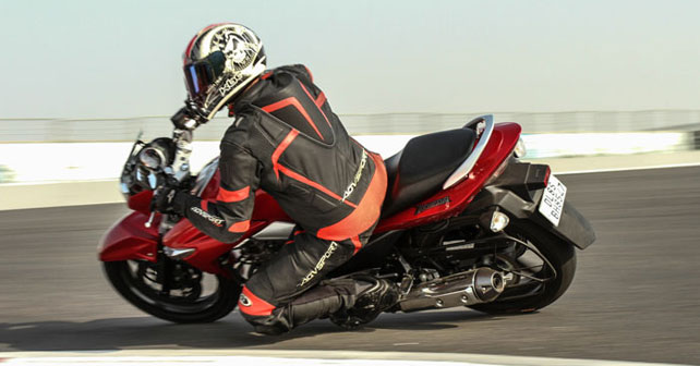 Suzuki Inazuma 250 Action