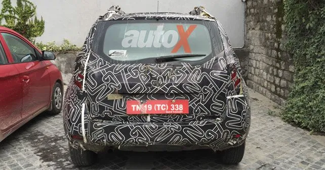 Renault Duster face-lift rear spied