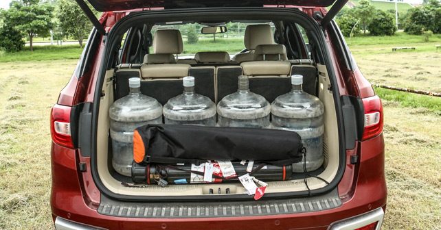 ford endeavour boot space