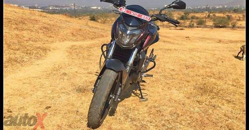 bajaj dominar 400 image front
