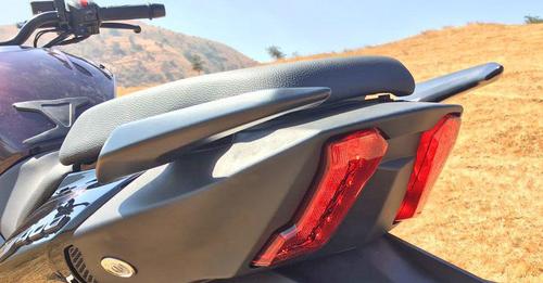 bajaj dominar 400 image tail lamp