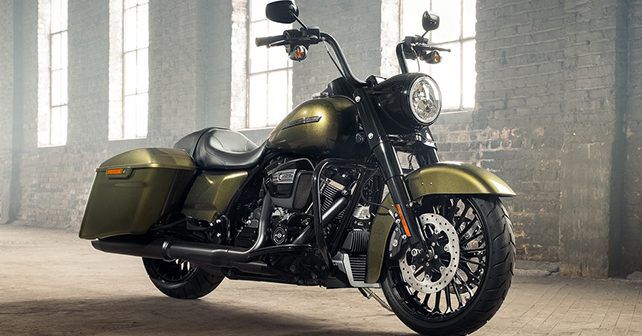 Harley Davidson Road King Special front three quarters