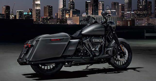 Harley Davidson Road King Special rear three quarters