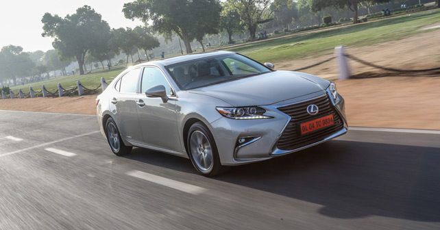 lexus es 300h front three quarter dynamic