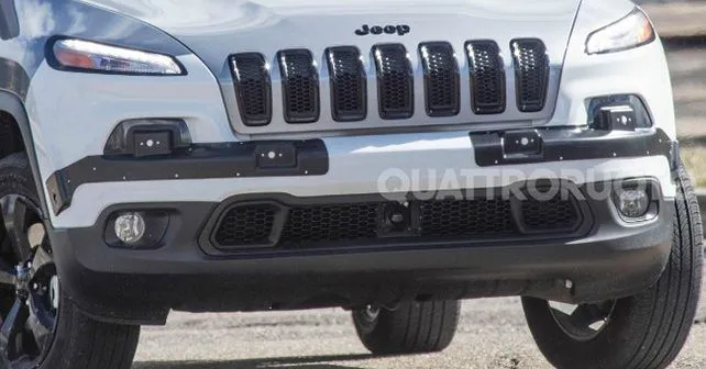 2017 Jeep Cherokee spy shot 2