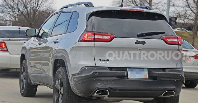 2017 Jeep Cherokee spy shot3