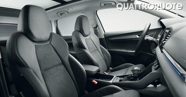 SKODA KAROQ front seats