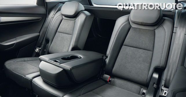 SKODA KAROQ rear seats