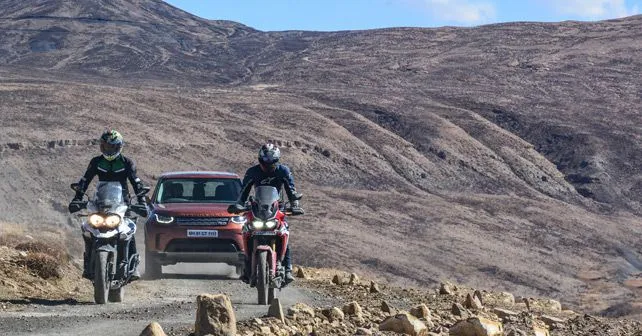 Land Rover Discovery and Trimph Tiger and Honda Africa Twin Travelogue Pic1