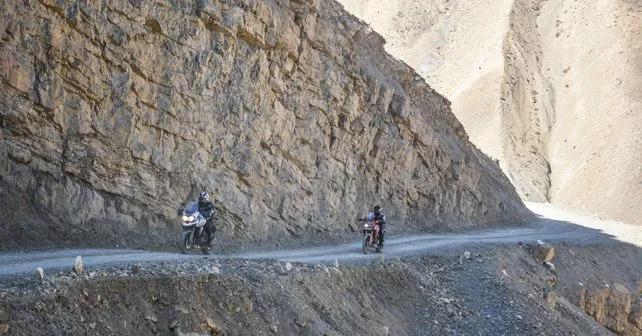 Land Rover Discovery and Trimph Tiger and Honda Africa Twin Travelogue Pic26
