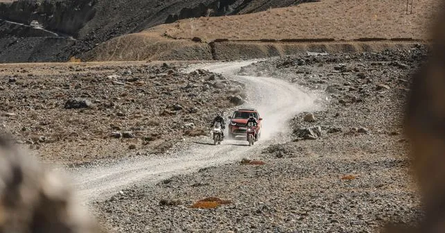 Land Rover Discovery and Trimph Tiger and Honda Africa Twin Travelogue Pic4