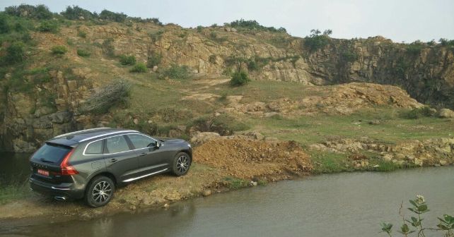 2017 Volvo xc60 rear three quarter m