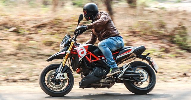 Aprilia Dorsoduro motion 22