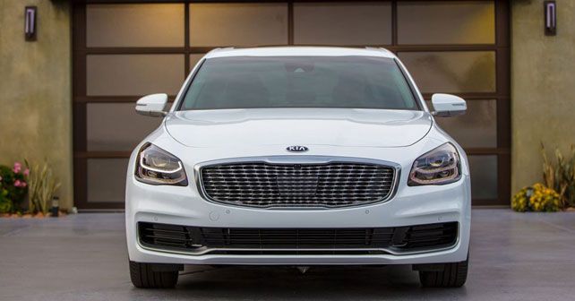 Kia K900 Sedan Front View
