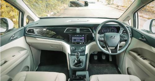 Mahindra Marazzo Interior Dashboard M