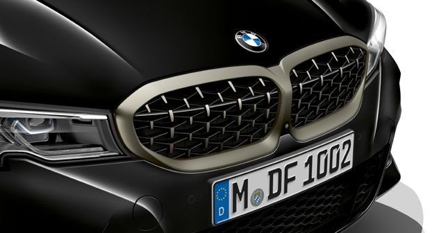 BMW M340i xDrive front grille