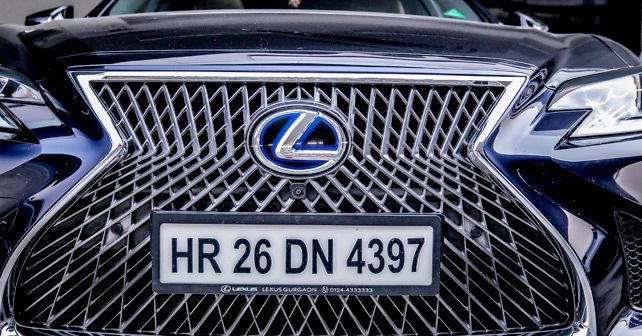 Lexus LS 500h Badge