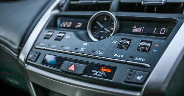 Lexus NX 300h Center Console
