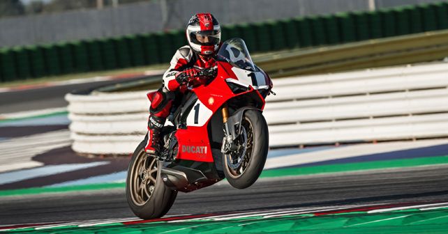 Ducati Panigale V4 25 Anniversario 916 on track
