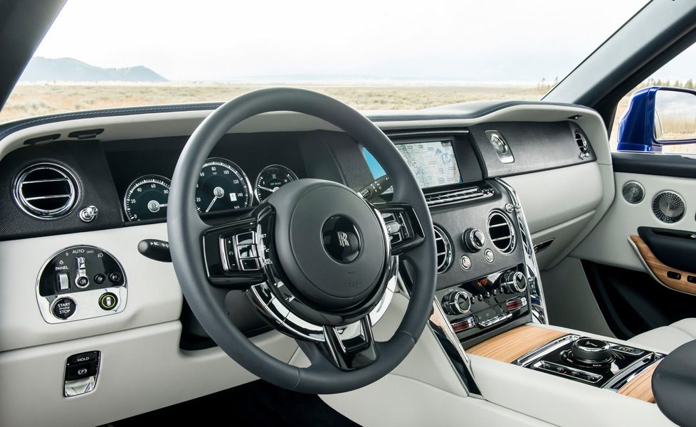 Rolls Royce Cullinan Image 16 
