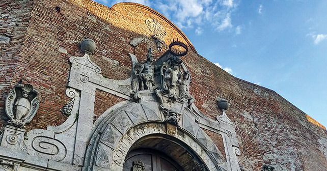 Decorative arch of the Large Entry gate