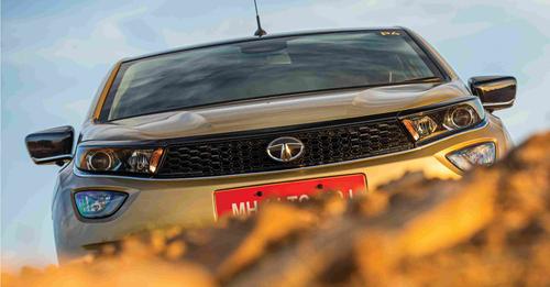 Tata Altroz static detail front grille 