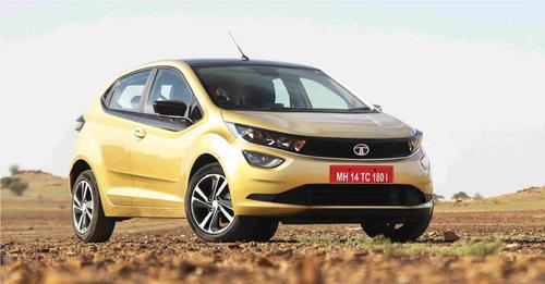 Tata Altroz image static front three quarter 