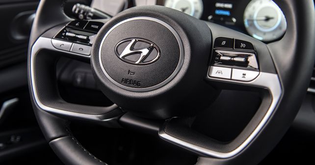 2021 Hyundai Elantra Multi-function steering wheel