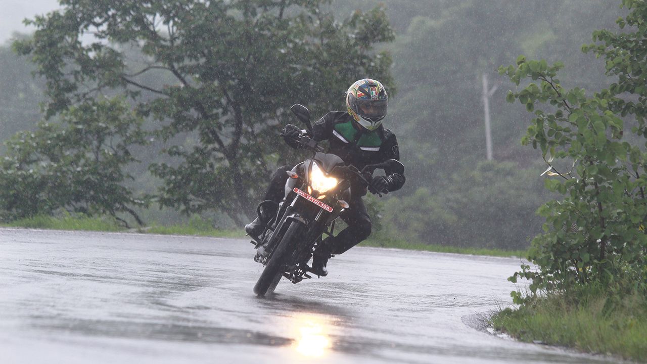 Tips To Ride In Monsoon Bajaj Pulsar Ns 160 M