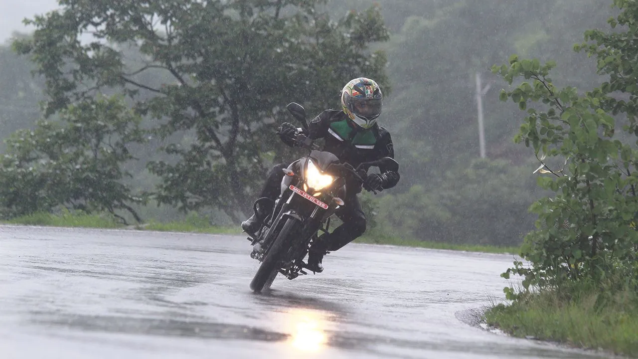 Tips To Ride In Monsoon Bajaj Pulsar Ns 160 Tips To Ride In Monsoon Bajaj Pulsar Ns 160