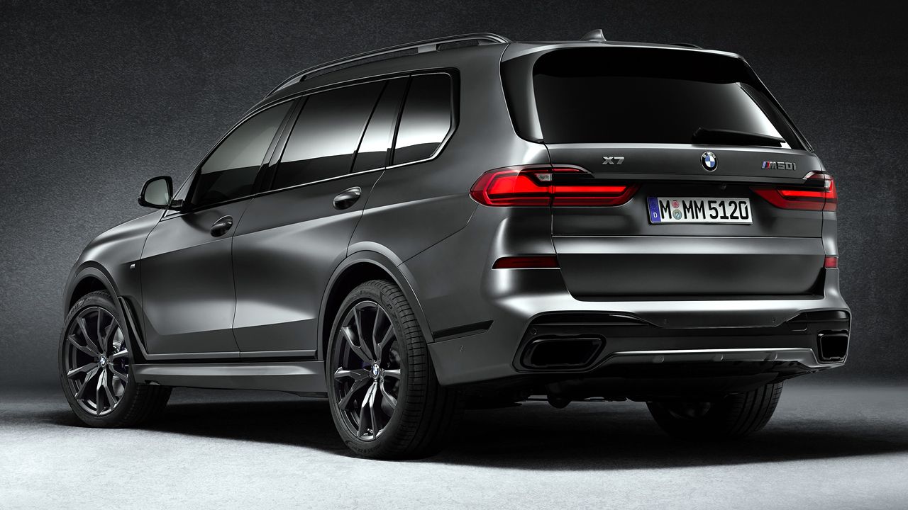 BMW X7 Dark Shadow Edition Rear Quarter Static