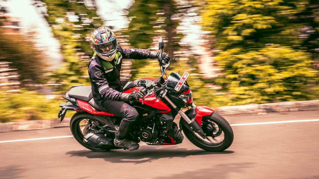 Bajaj Dominar 250 Action Handling