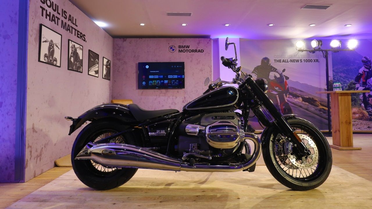 BMW R18 side angle
