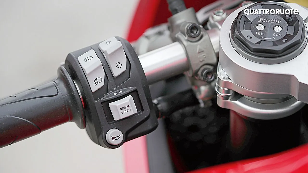 Ducati Panigale V2 Controls