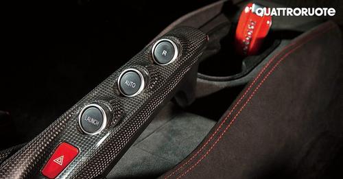 Ferrari F8 Tributo centre console