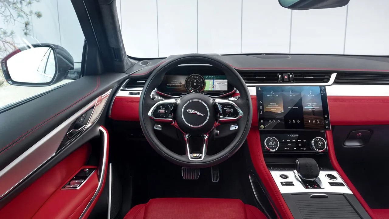 2021 Jaguar F PACE Dashboard