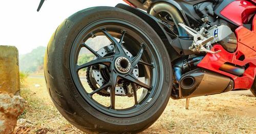 Ducati Panigale V2 Image 10 