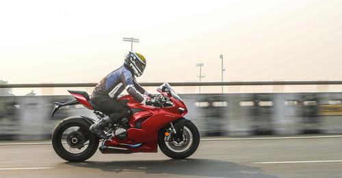 Ducati Panigale V2 India Review Engine Performance1