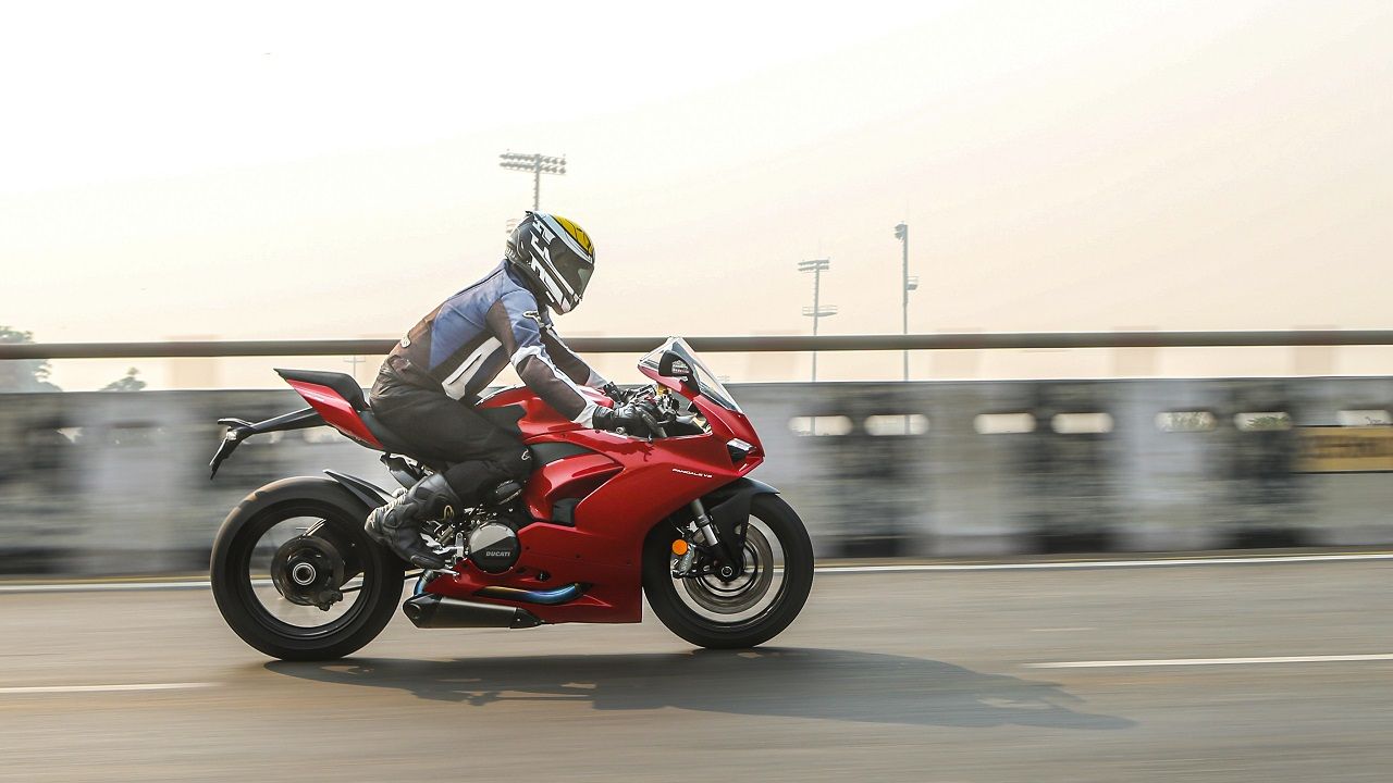 Ducati Panigale V2 India Review Engine Performance1