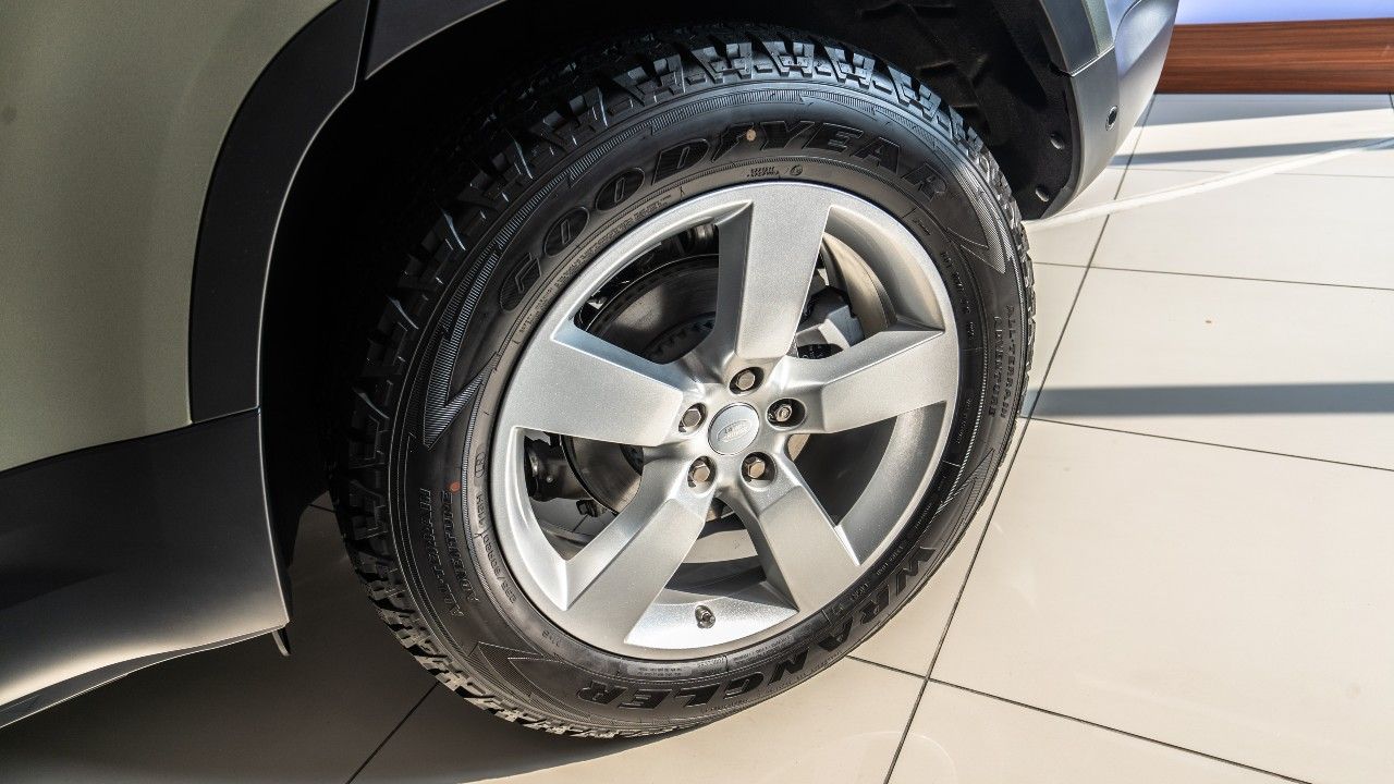 Land Rover Defender 110 Preview Alloy Wheel Details