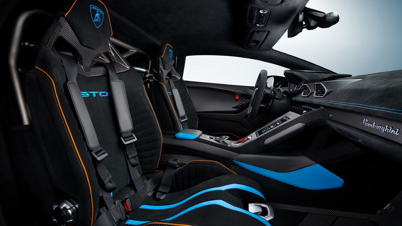 Lamborghini Huracan STO Interior
