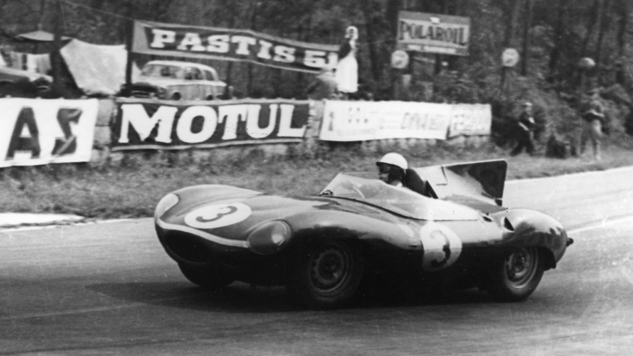1954 Jaguar D Type In A Race