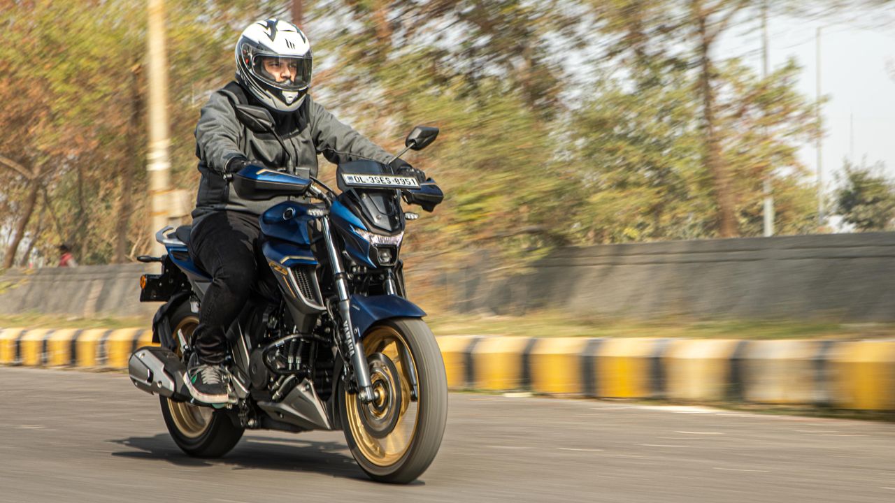 Yamaha FZS 25 Front Quarter Motion