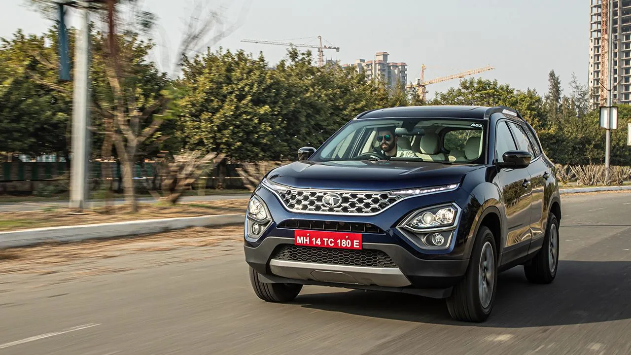 2021 Tata Safari Front Quarter Motion
