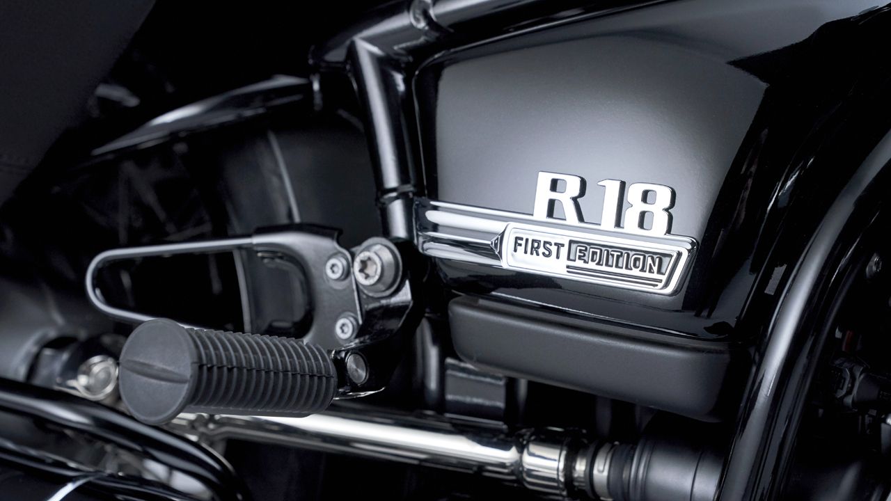 BMW R 18 Classic First Edition Badge