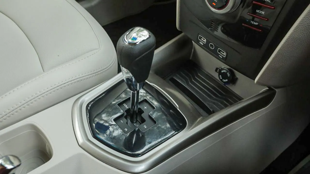 Mahindra XUV300 Petrol AMT Gear Selector