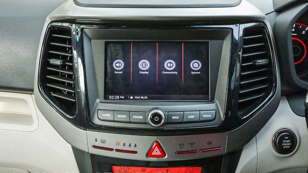 Mahindra XUV300 Petrol AMT Infotainment Screen