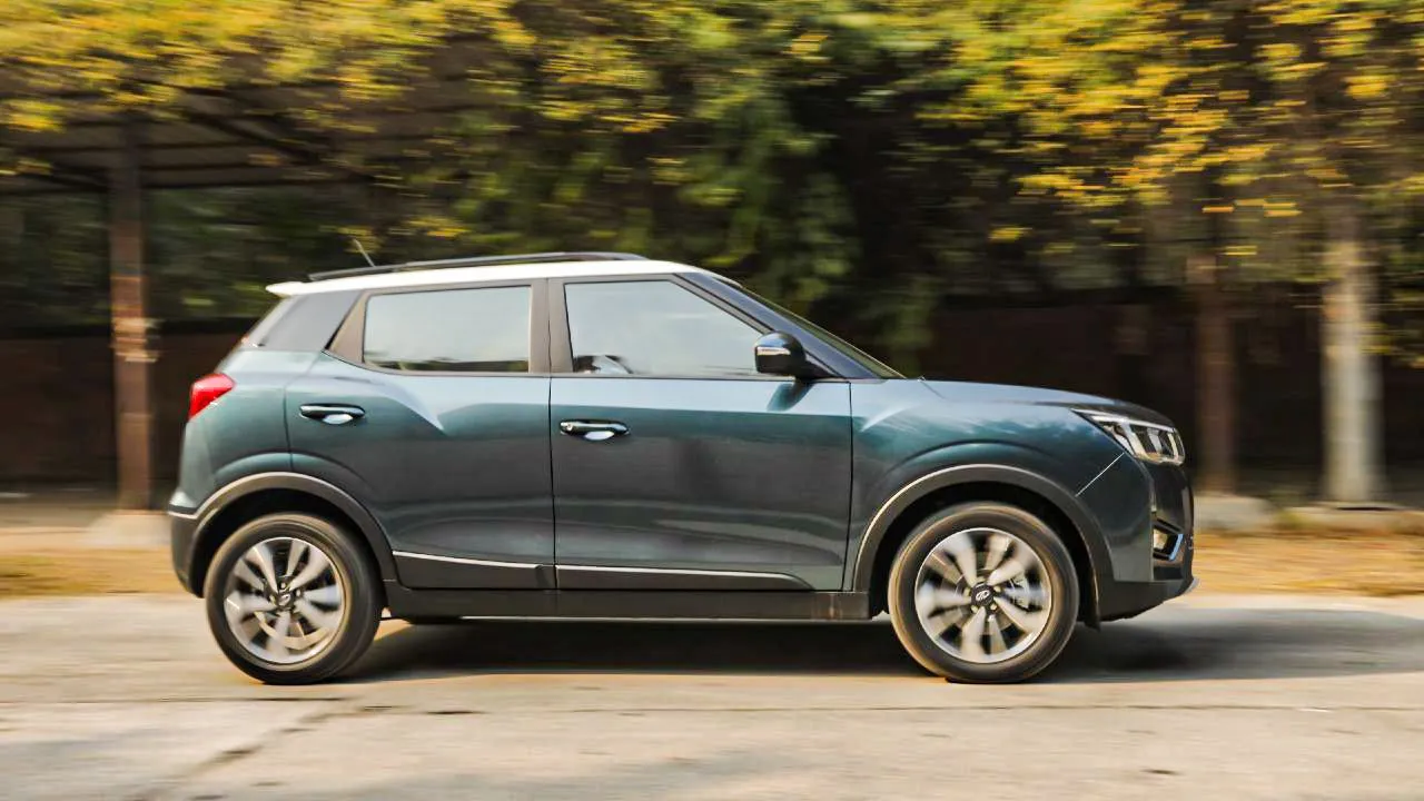 Mahindra XUV300 Petrol AMT Side View Motion