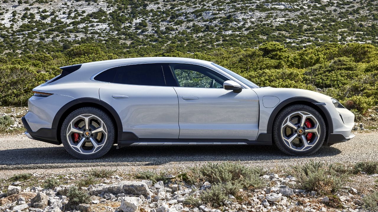 Porsche Taycan Cross Turismo Side View