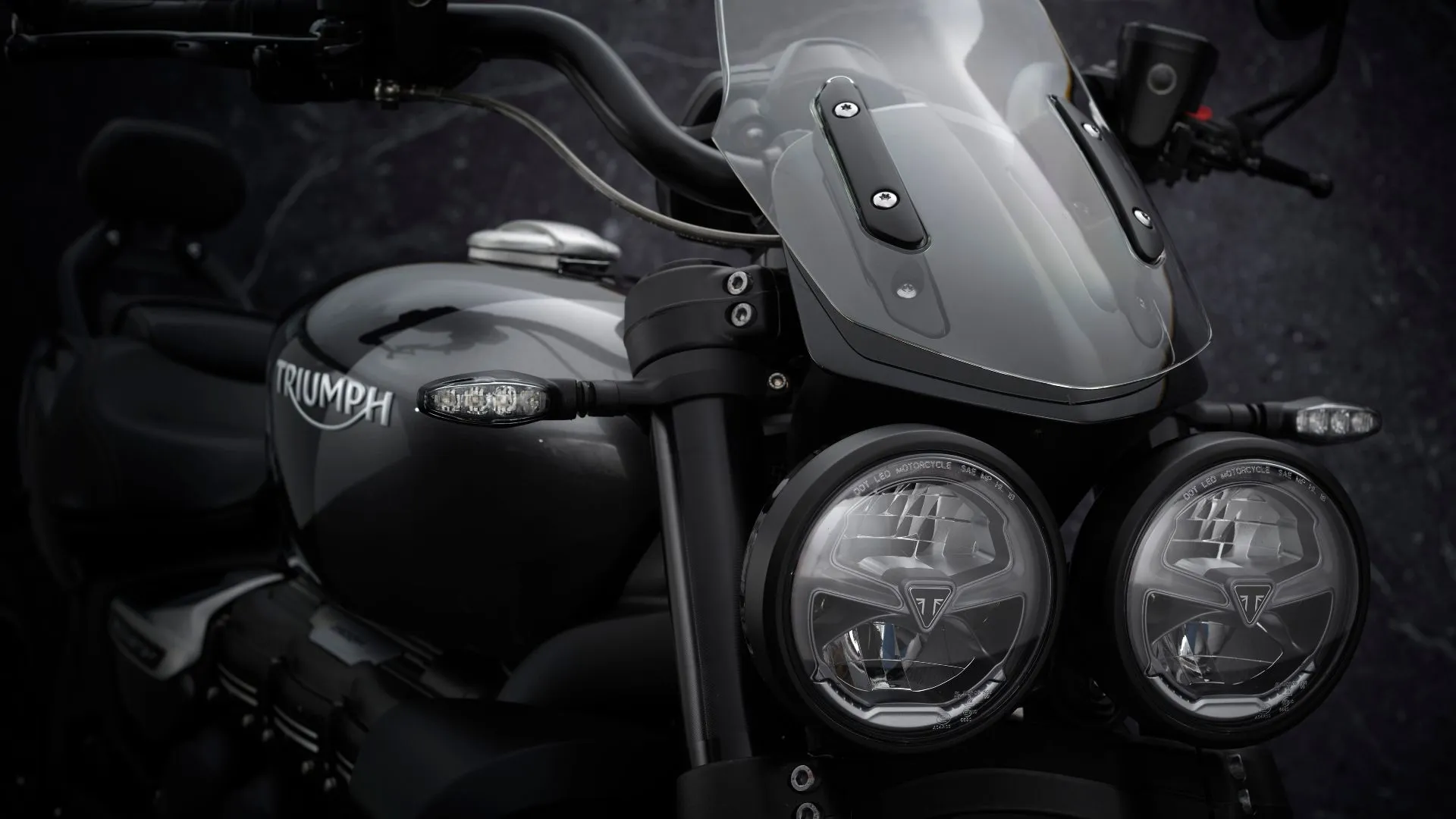 Triumph Rocker 3 R GT Black Editions2